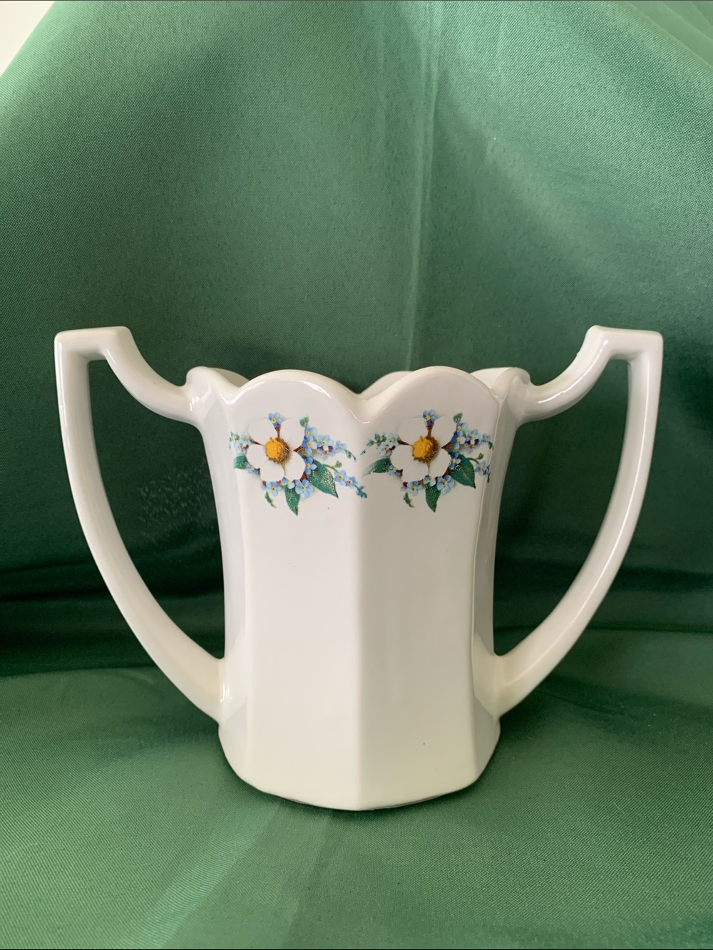 McCoy Pottery USA  c. 1970’s Floral Country White & Yellow Daisies 6” X 8”